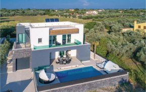 5 Bedroom Nice Home In Fazana